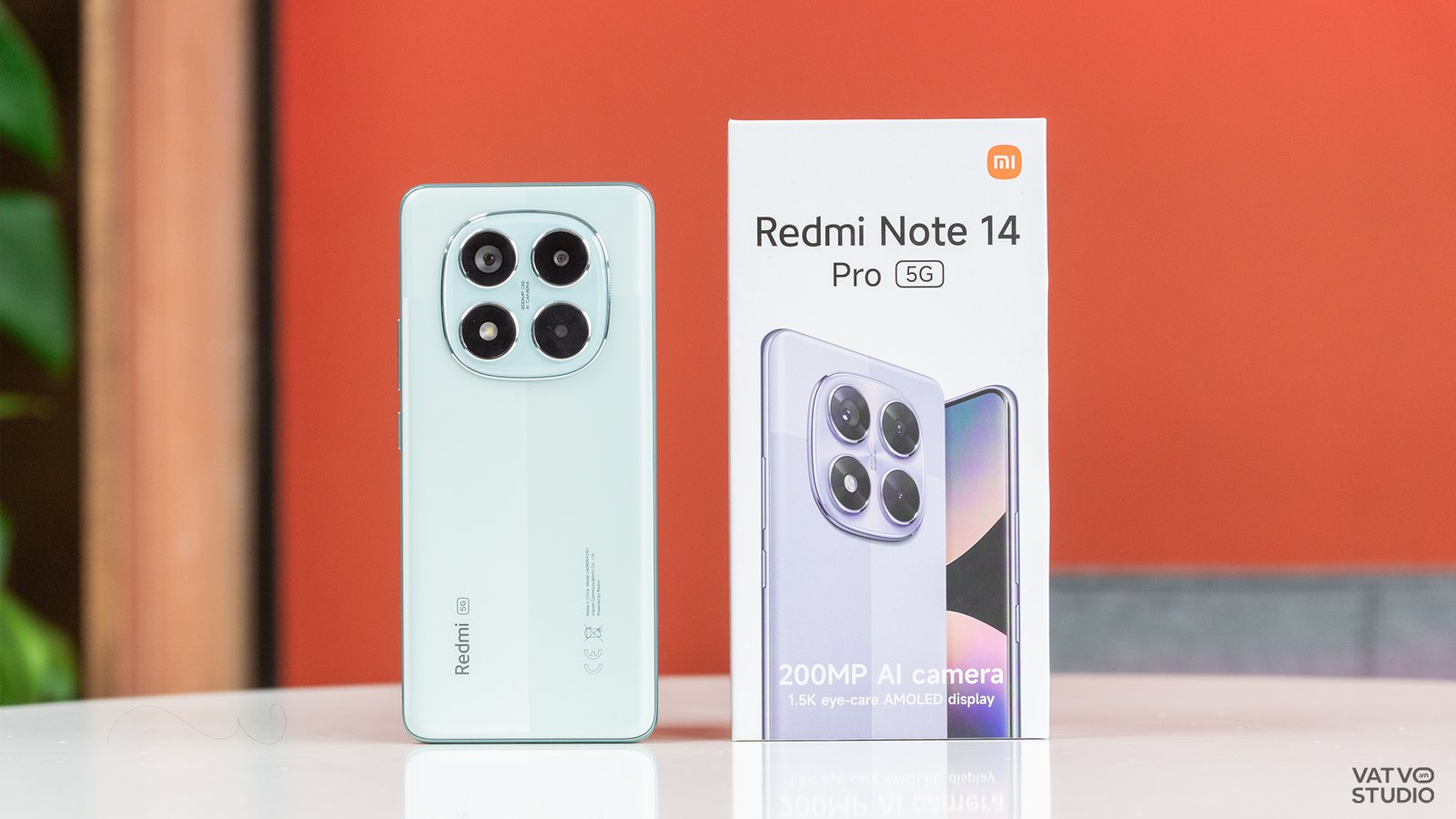 Top 5 Điện Thoại Xiaomi Dưới 10 Triệu "Phá Đảo" Phân Khúc 1 Tren tay Redmi Note 14 Pro 5G 1